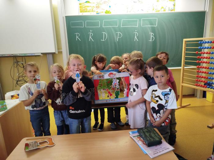 Loutkové divadlo v 1.A