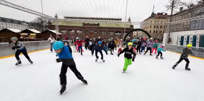 Žáci 1. stupně bruslí