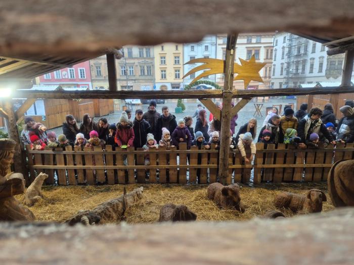 Vánoční procházka prvňáků a deváťáků